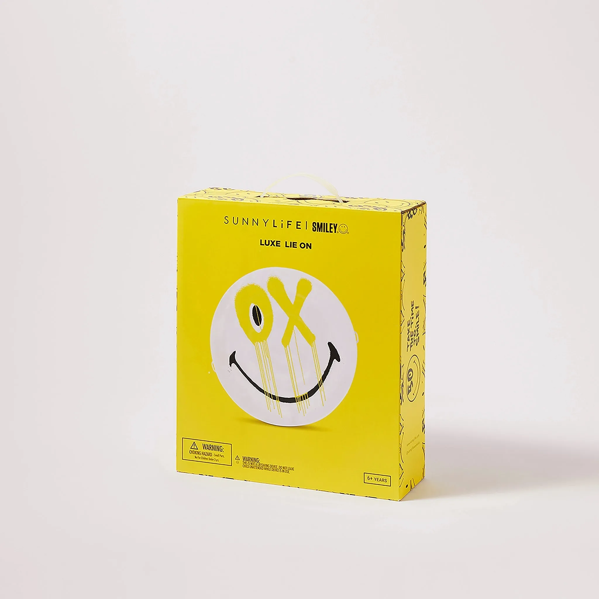 SUNNYLiFE 50th Birthday Luxe Lie-on Smiley